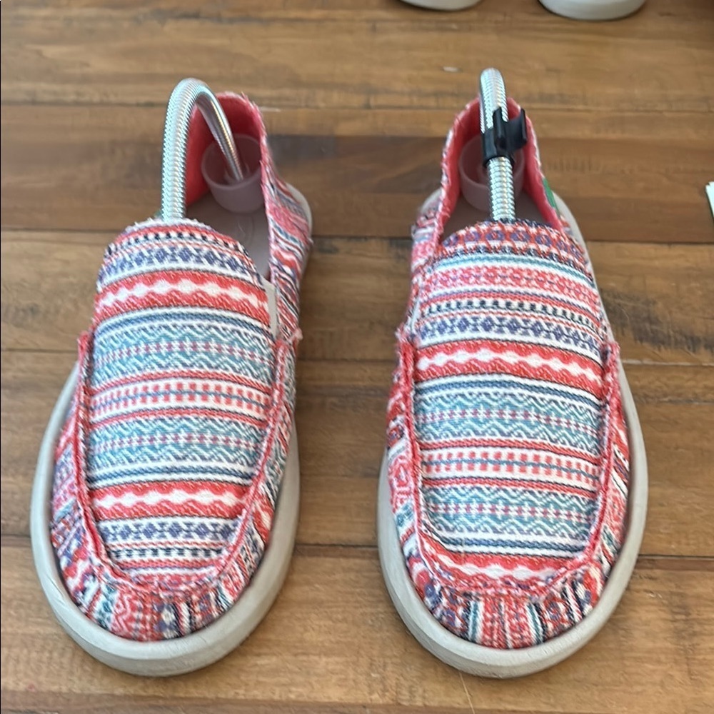 Sanuk women’s Donna Blanket loafers, size 10